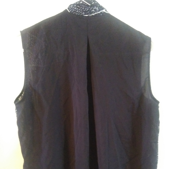 Mossimo no sleeve button up blouse - Picture 3 of 3